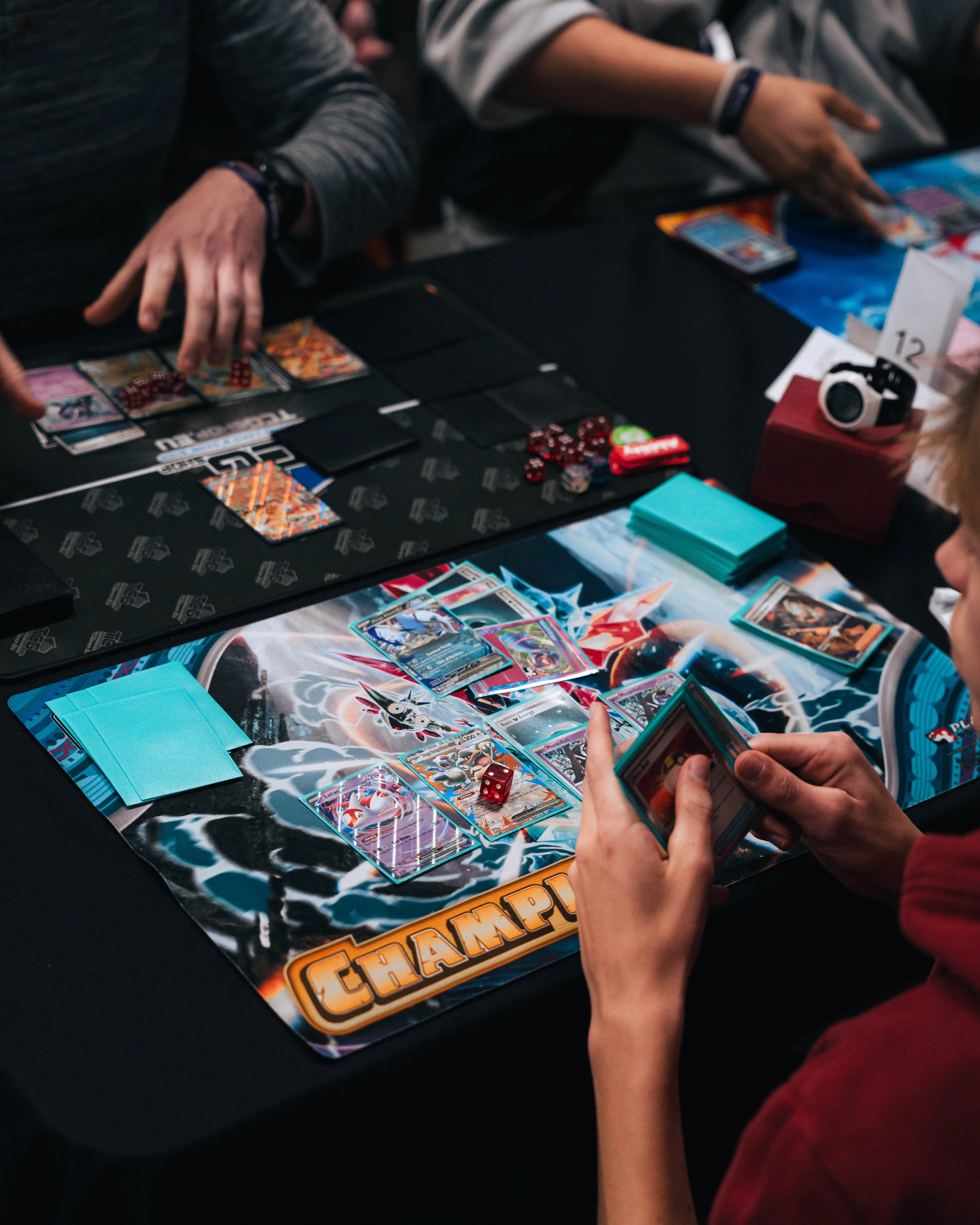 Speelkaarten op playmat